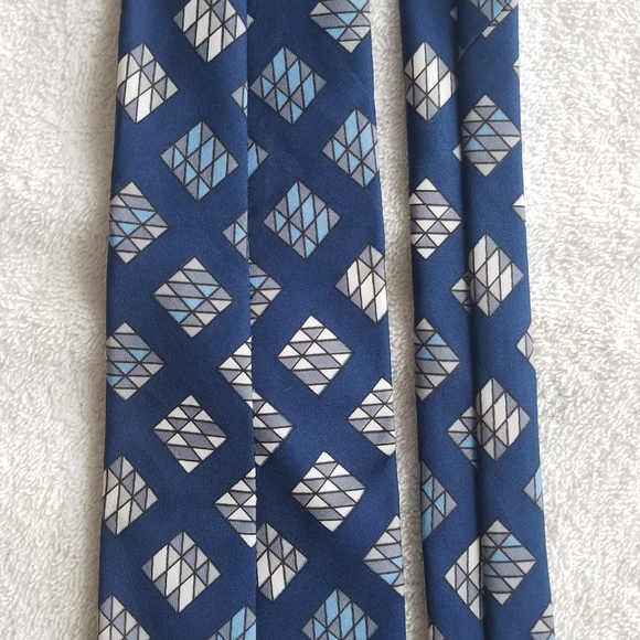 Gimbels Necktie / Suit Tie Blue Silk - Picture 8 of 15